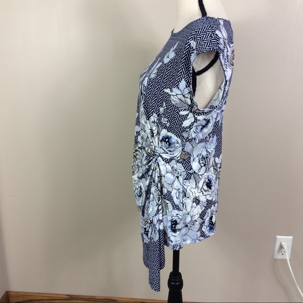 BOGO.... WHBM TOP! - Picture 4 of 6